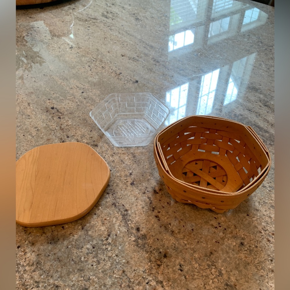 Longaberger Basket Hexagon with lid